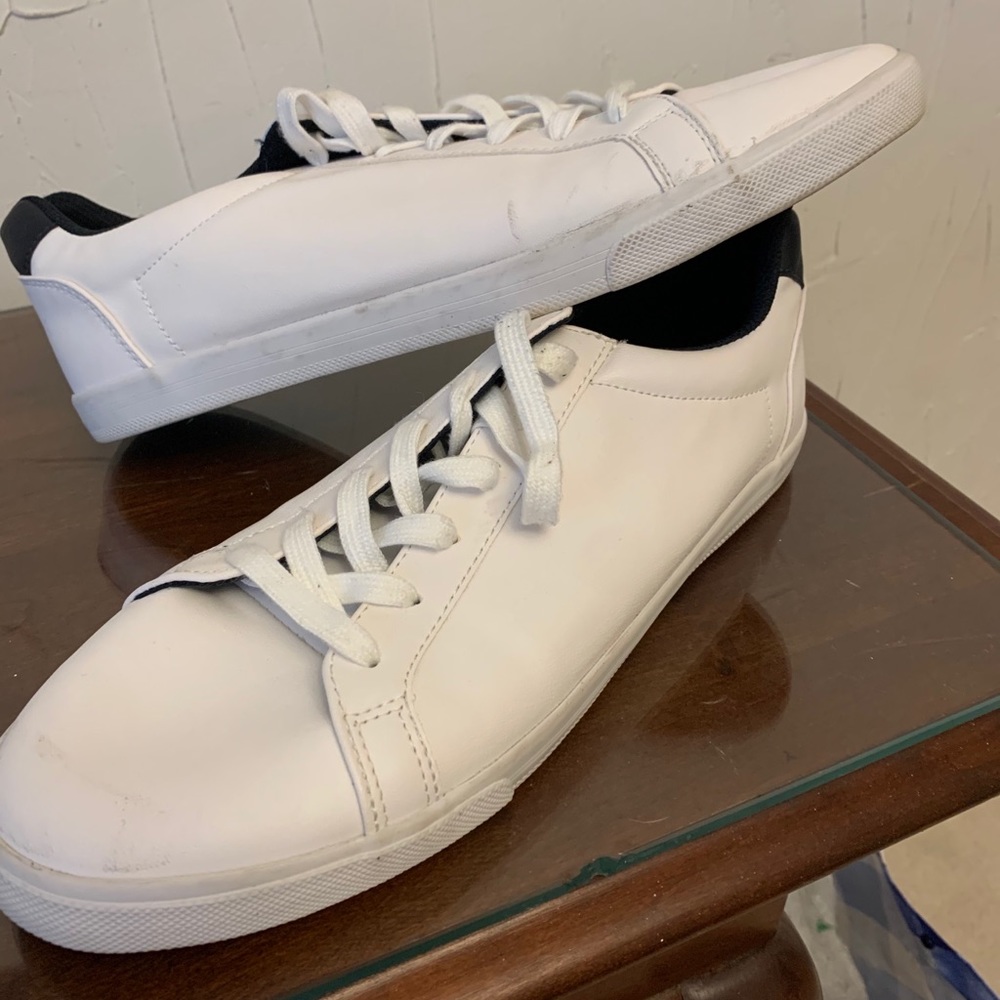 Men’s White Sneakers Goodfellow with Navy
